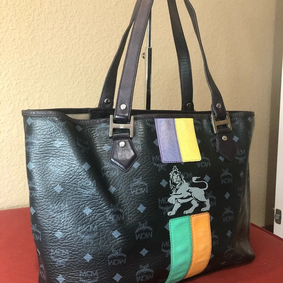 MCM Lion Princess Tote - Picture 3 of 12